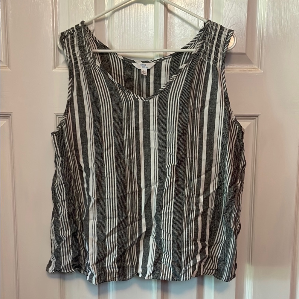 Time and Tru Black and White Sleeveless Tank Top
